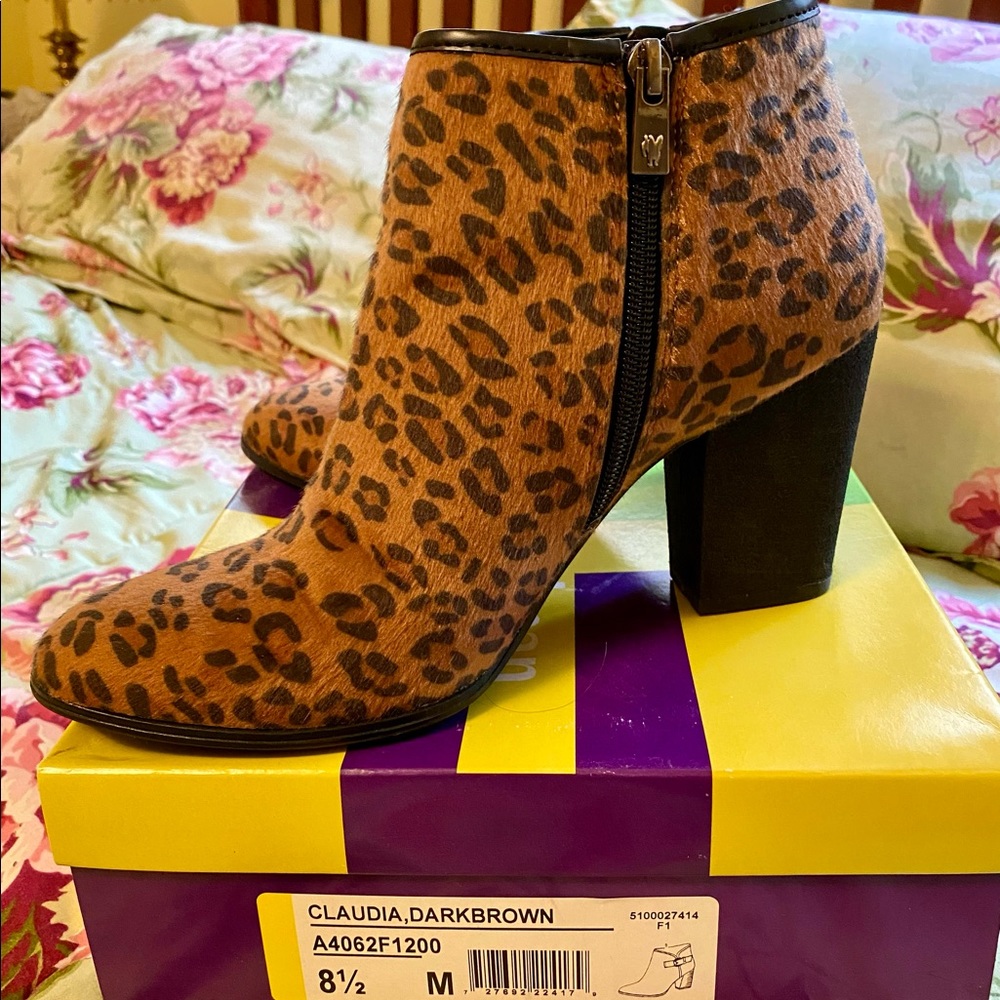 Like new leopard booties